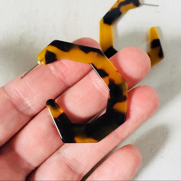 Tortoise Marbled Modern Hoops - Picture 2 of 2